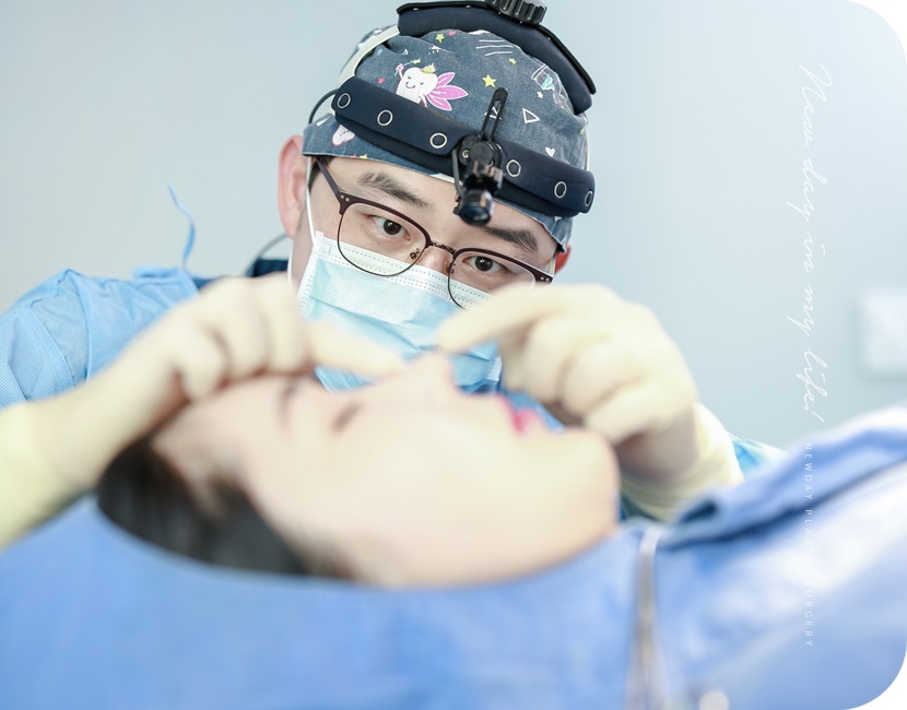 코끝 성형 상담 모습